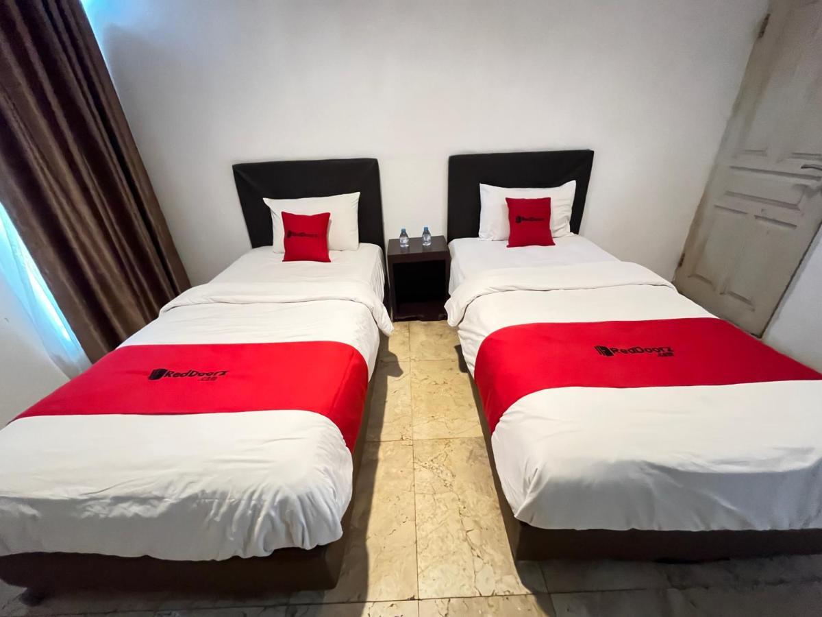 Reddoorz Near Kantor Walikota Manado Ngoại thất bức ảnh