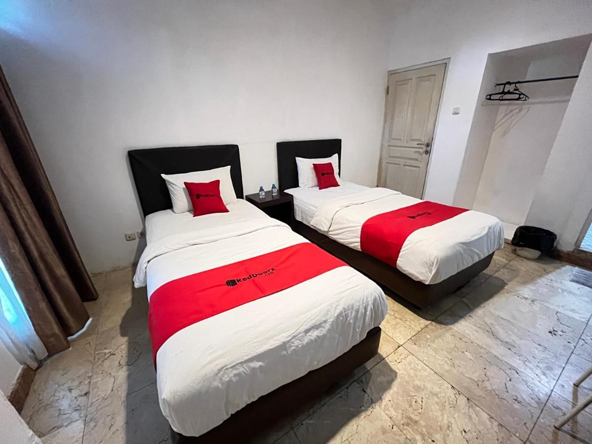 Reddoorz Near Kantor Walikota Manado Ngoại thất bức ảnh