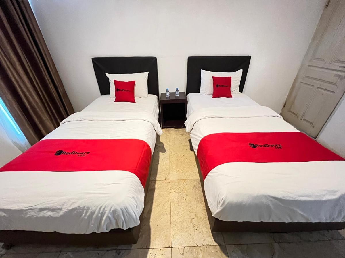 Reddoorz Near Kantor Walikota Manado Ngoại thất bức ảnh