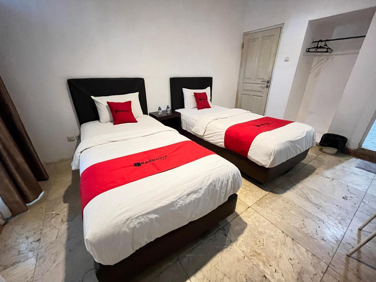 Reddoorz Near Kantor Walikota Manado Ngoại thất bức ảnh